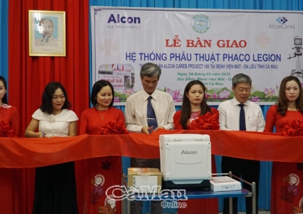 Bệnh viện Mắt - Da liễu Cà Mau tiếp nhận máy phẫu thuật hiện đại
