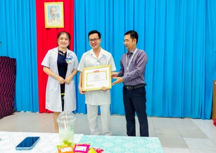 Khen thưởng điều dưỡng đạt thành tích xuất sắc