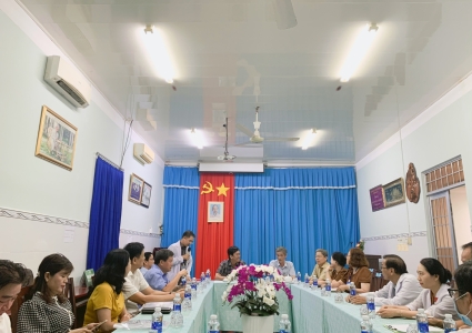 Đoàn lãnh đạo Sở Y tế thăm và làm việc bệnh viện Mắt - Da liễu tỉnh Cà Mau.